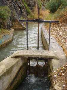 Canales del ro a la acequia