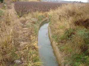 Canalizacin de una acequia del Ro Segura[Ro Segura]