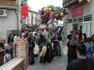 Concentracin de tamboristas en la Plaza de la Farola 