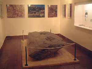  Roca con petroglifos en Yecla 