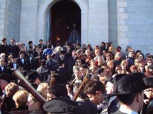 Gento ante la Virgen [Yecla_Fiestas de la Virgen del Castillo]