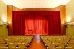 Escenario y patio de butacas del teatro 