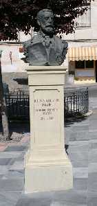 Busto y Plaza dedicada a Miguel Mar�n [Totana_Personajes_Miguel Mar�n]