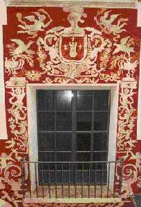 Esgrafiados con el escudo de la familia Molina, Casa Pintada [Cristóbal Gabarrón]