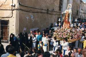 El pueblo arropa a la Virgen 