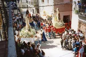 La Virgen y el Resucitado se encuentran 