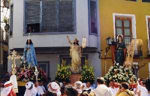 Tres tronos del Domingo de Resurrección