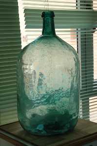 Uno de los elementos de vidrio representados en el Museo [La Unin_Museo Etnolgico] 