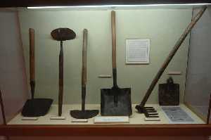 Palas y rastrillos empleados en las minas unionenses [La Unin_Museo Minero] 