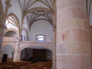 Cruz de Santiago en uno de los pilares [Cehegn_Iglesia-Museo Santa Mara Magdalena] 