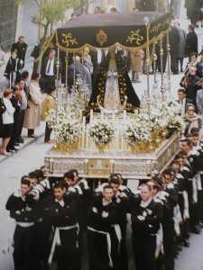 Cofrada y Paso de la Virgen de los Dolore 