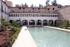 Vista del Claustro y la Alberca 