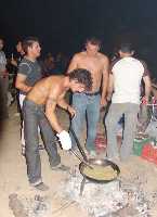 Muchachos en la Noche Migas 