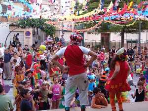 Payasos en su actuaci�n [Pliego_Fiestas Patronales] 