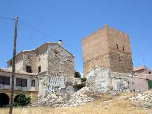 Torre con Obra Contempornea 