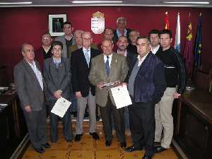 Alcalde, Concejales y representantes de las Cofradas torreas 