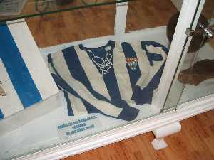 Camiseta del guilas en los aos 40 y 50 [guilas_Museo Ftbol]