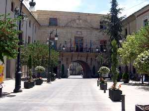 Fachada del Ayuntamiento Vista de Lejos 