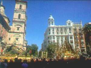 Encuentro del Cristo de Santa Clara la Real con la Virgen de la Soledad en la plaza Santo Domingo