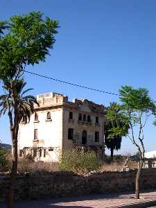 La Casa desde la Avenida[Casa Mndez]