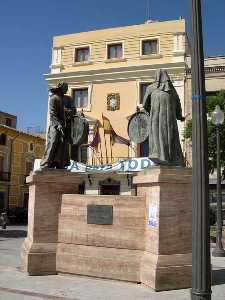 Frente al Ayuntamiento