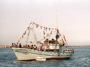 Barco acompañando la romería 