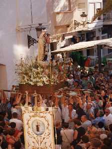 Cofrada de Pescadores portando la Virgen [San Pedro del Pinatar_Fiestas Virgen del Carmen]