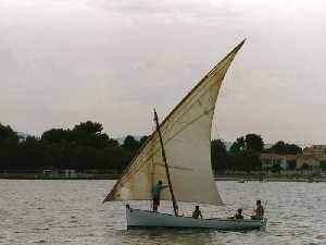 Vela latina acompaando la romera 