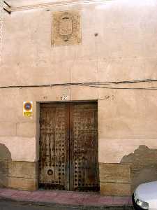 Detalle de la Puerta y el Escudo 