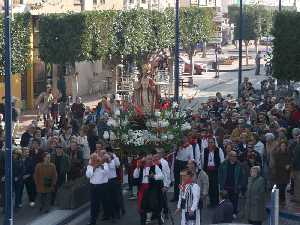  Romer�a por la Avenida Sandoval (1) 