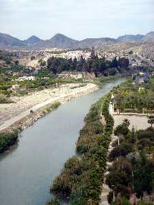 Paso del Rio Segura por el pueblo