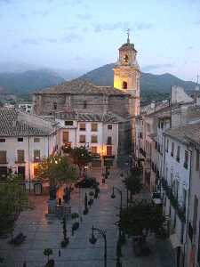 Al amanecer.Plaza del Arco