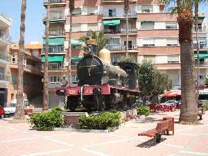 Locomotora del siglo XIX en Plaza Isaac Peral 