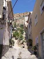 Calle en la falda del monte Castillo