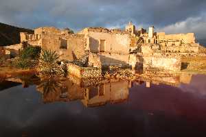 Reflejos rojos en la Mina San Antonio