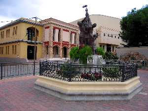 MONUMENTO AL DONANTE DE SANGRE