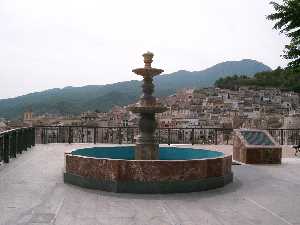 Fuente Plaza Colgante