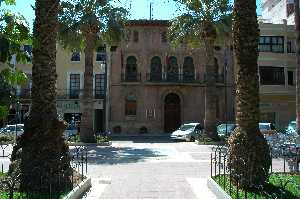 El Ayuntamiento visto desde la Plaza de Espaa