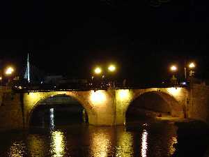 El Puente Viejo Iluminado