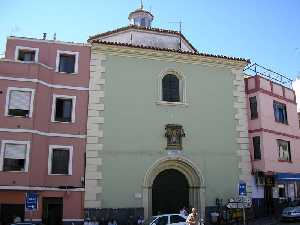 Fachada con la Puerta de la Esperanza