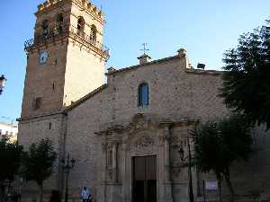 Fachada de la parroquia de Santiago en Totana 