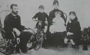 Isaac Peral con su esposa e hijos en Cdiz 