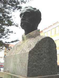 Busto del Homenaje al Comandante Villamartn [Cartagena_Comandante Villamartn]