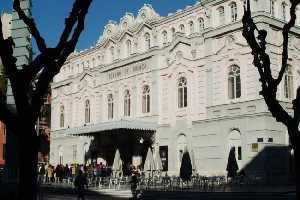 Fachada del Teatro Romea