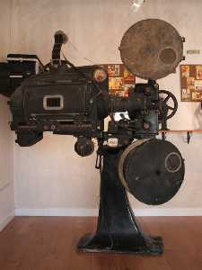 Aparato proyector de cine 