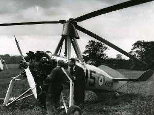 Juan de la Cierva con su Autogiro "C-30". La tecnologa con la que logr llegar a este aparato, le permiti el primer despegue vertical de la Historia de una nave de Alas Giratorias