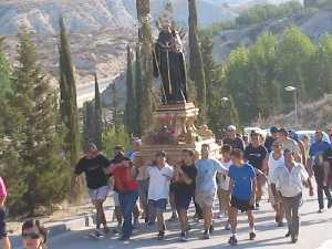 El pueblo de Ojs sigue a su patrn [Ojs_Fiestas San Agustn y Santa Mara]