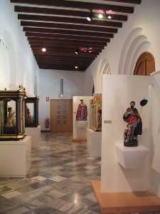  Vista de una sala del Museo de Santa Clara 