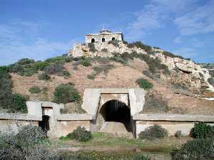 Acceso a las barbetas de la batera de San Juan de la Podadera en Cartagena 