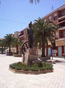 Monumento al minero cerca del Mercado [Folclore_Cantes Mineros]